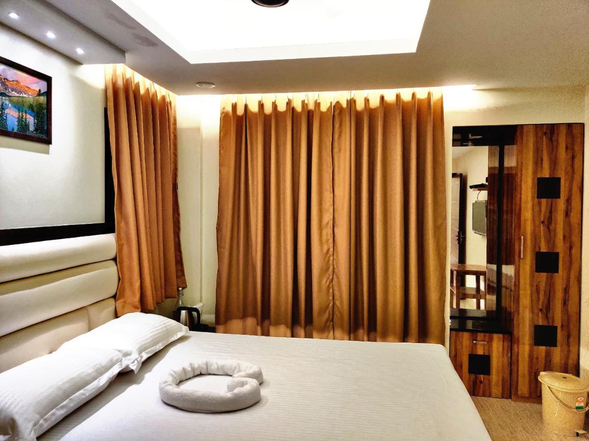 Royal Galaxy 3*